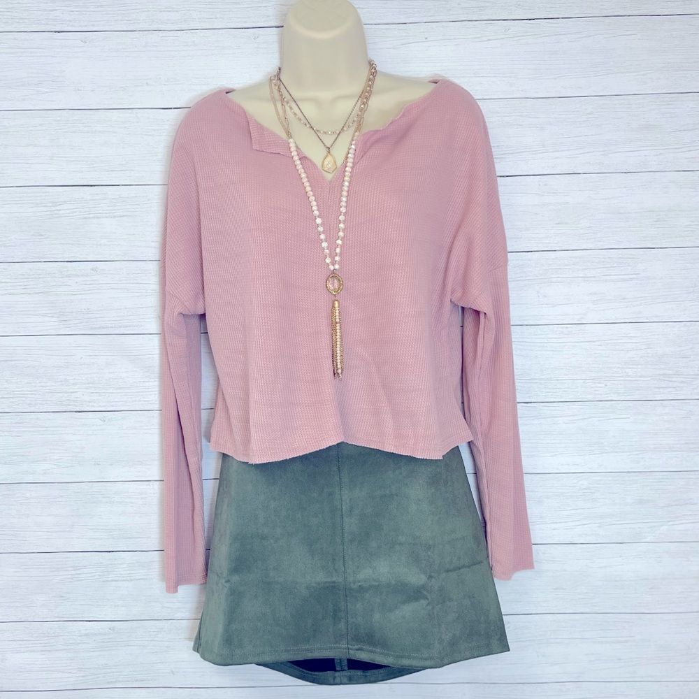 Boutique Brand Notch Collar Waffle Knit Lightweight Crop Top in Dusty Pink 💗 - Picture 3 of 10